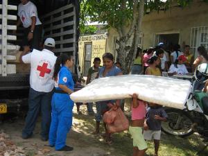 Brindan auxilios tras antes, durante y después de cada temporada ciclónica. Tomada de Taringa.net