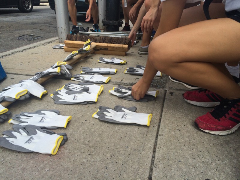 NYU students volunteer in Brooklyn