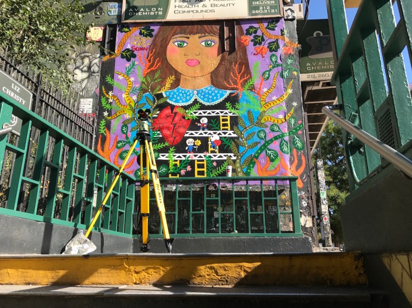 This image has an empty alt attribute; its file name is les-magdalove-mural.jpg